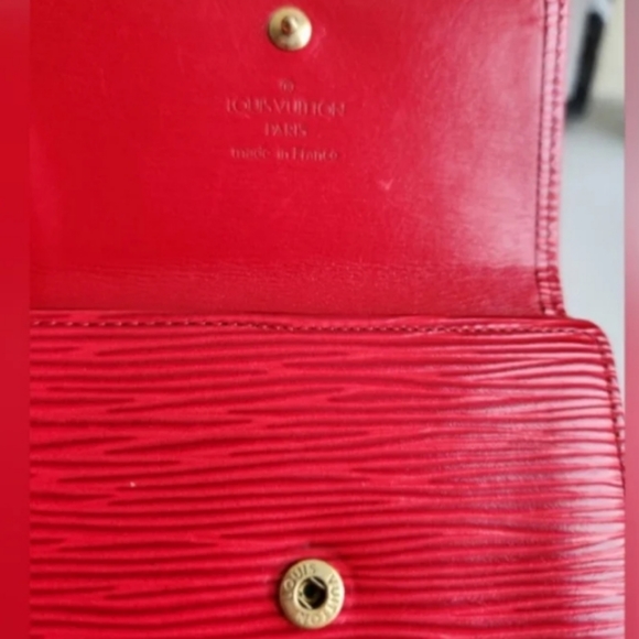 Louis Vuitton Epi Wallet - Picture 8 of 9